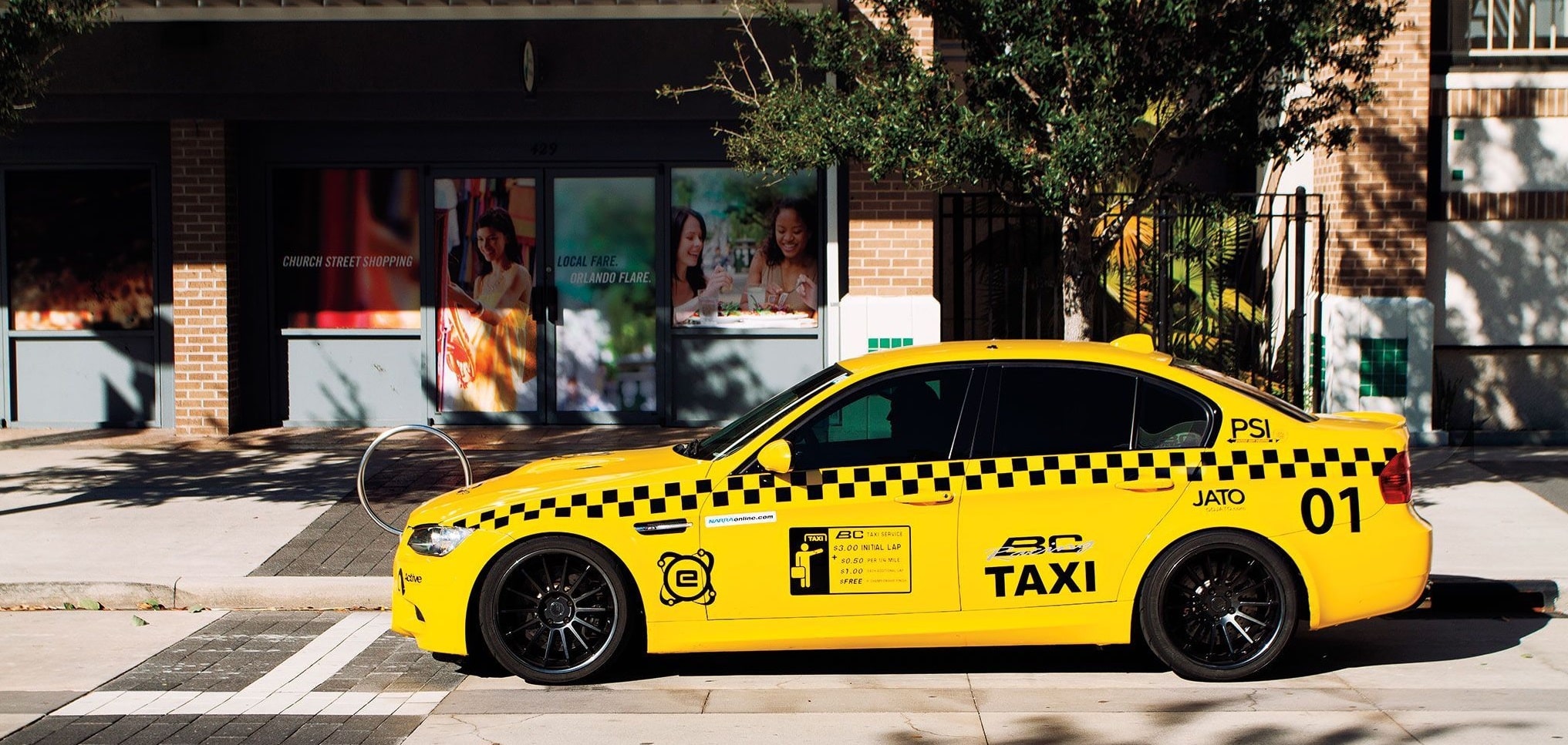 Mujeva такси. Винил Юбера такси. Машина "такси". Оклейка машин такси. Оригинальная оклейка такси.